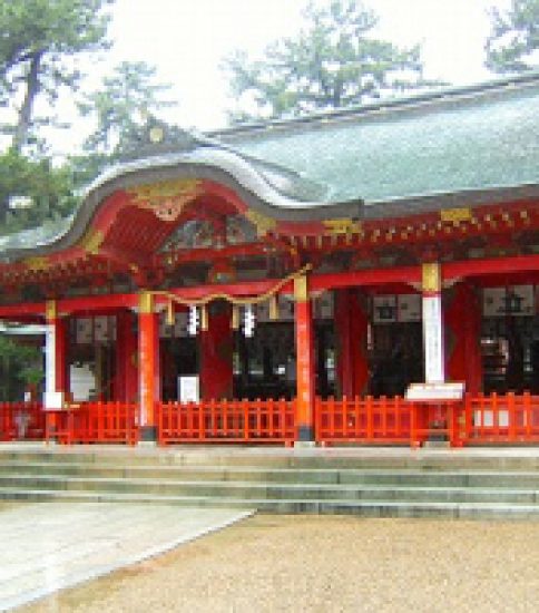 赤えいの絵馬に病気平癒を祈る「長田神社」